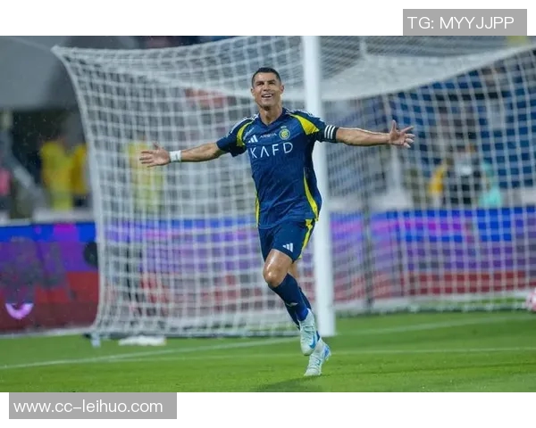 C罗全场表现亮眼7次射门收获2球并贡献高评分86