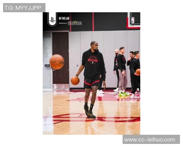 杜兰特回忆昔日火箭主场季后赛紧张时刻身穿火箭球衣感受不真实