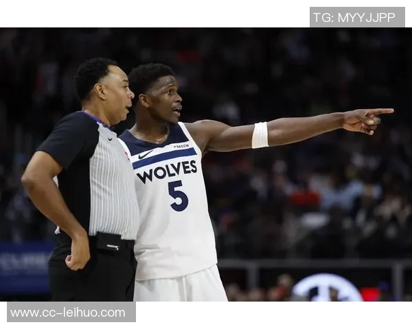 森林狼官方确认爱德华兹因右脚伤病今日对灰熊出战存疑